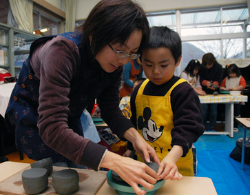 原幼稚園で行われた陶芸体験