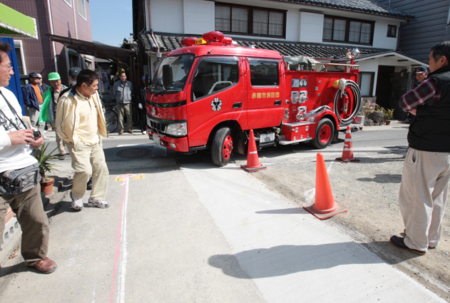 消防車の曲がりやすさを確かめた隅切り実験