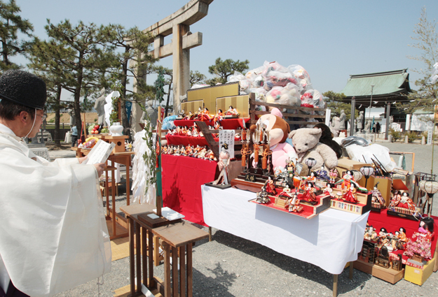 大石神社で行われた人形供養祭