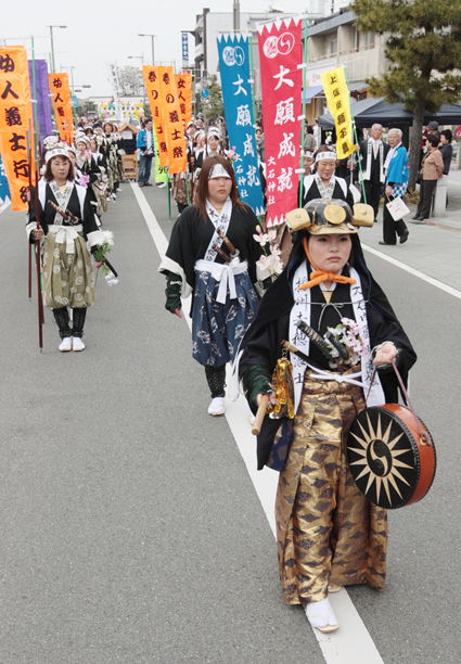 今年も華麗に行われた「春の義士祭」女人義士行列