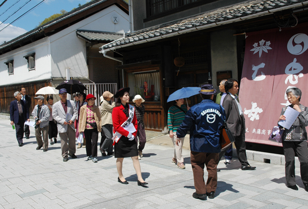 義士娘との観光が好評だった一日周遊バスツアー