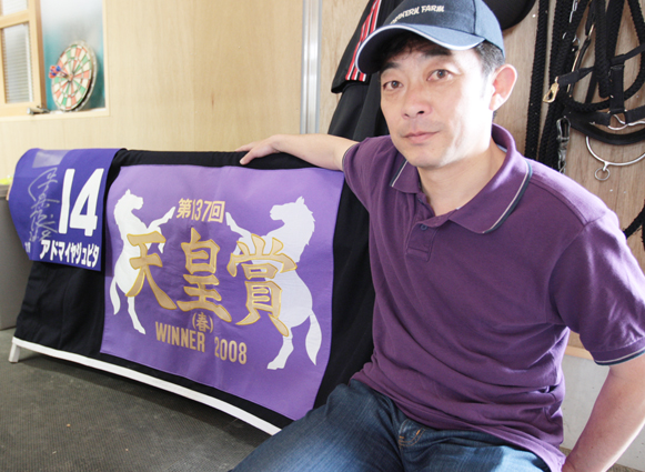 念願のGIを勝った友道康夫調教師と天皇賞の勝ち馬レイ