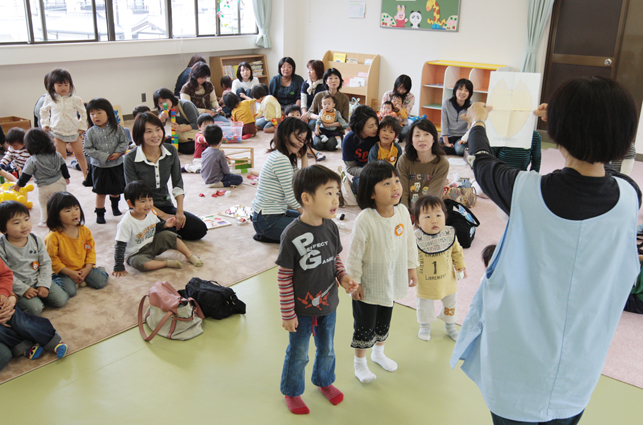 親も子もリラックスして楽しめる「なかよし広場」