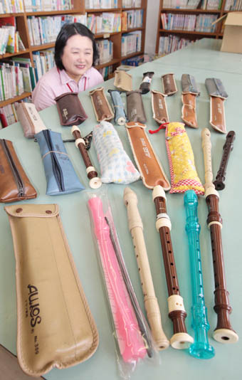 1クラス分の本数が集まったリコーダー。9月の新学期に間に合うようにキルギスに送られる