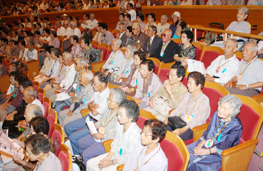 落語や舞踊などを楽しんだ敬老会