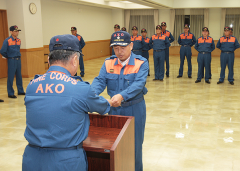 市消防団の新任幹部辞令交付式