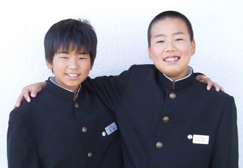西日本優秀校発表音楽会に出場が決まった坂越中の木村太一君(右)と田浦慎也君