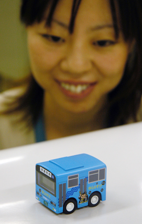 運行3周年を記念して販売される「ゆらのすけ」ミニカー