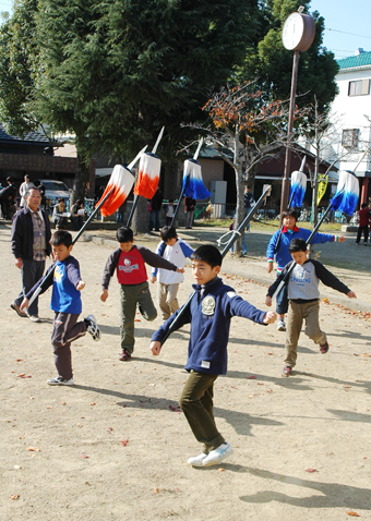 義士祭に向けて練習する子どもたち
