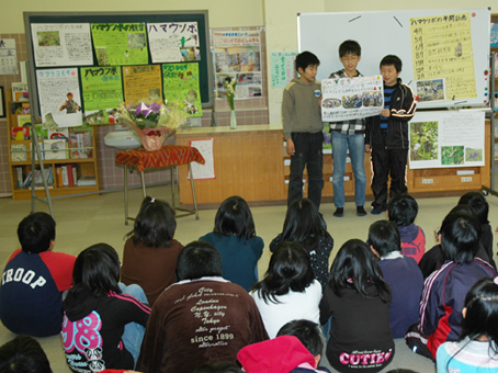 高雄小で行われたハマウツボ保護活動の引継ぎ会