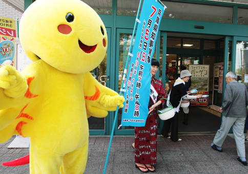 義士娘とはばたんも「投票に行きましょう」と呼びかけた選挙啓発キャンペーン