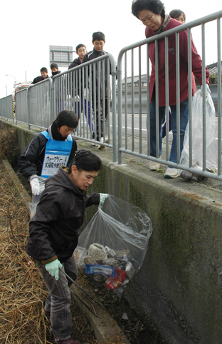 奉仕活動を兼ねて行われたウオーキングイベント