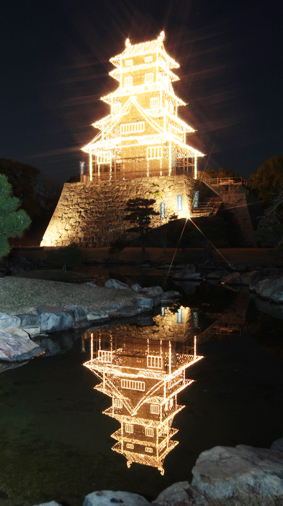 赤穂城本丸に出現した地上３０メートルの“光の天守閣”
