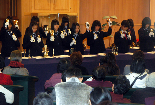 赤穂中央病院で行われたハンドベルコンサート