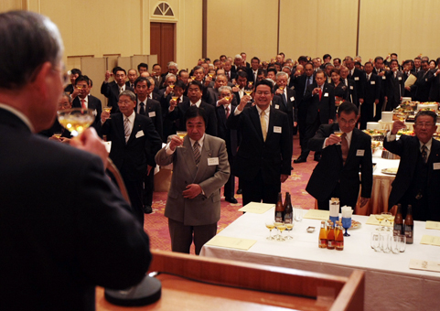 行政関係者、企業経営者ら約200人が出席した新年交礼会