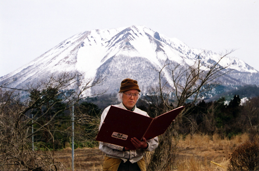 画業70年の節目に個展を開く室井澄氏=鳥取・大山で