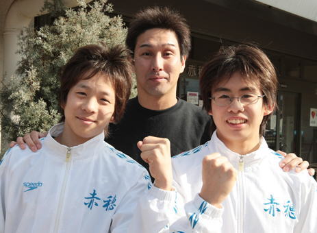 全国ＪＯＣ水泳での健闘を誓う奥田幹央選手(左)と氏家達也選手