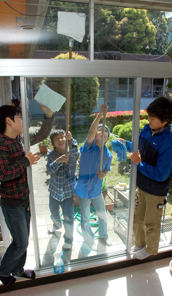 奉仕の心を育もうと毎年行われている少林寺拳法連盟赤穂支部の清掃活動