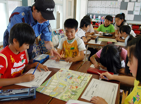 地域に潜む危険性について考えた防犯教室