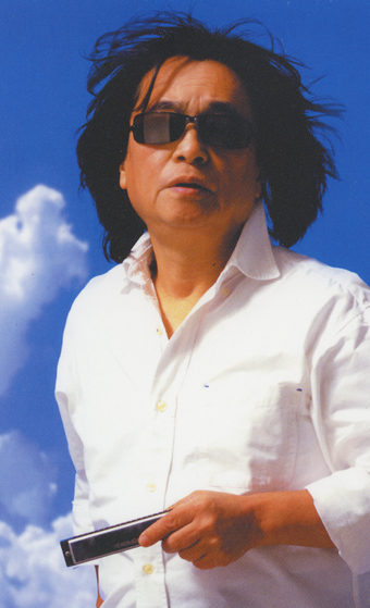 ハーモニカ講習会の講師として来穂する斎藤寿孝氏