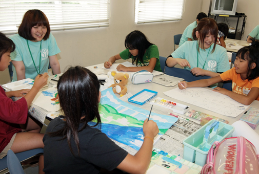 関西福祉大で行われた「夏休み宿題教室」