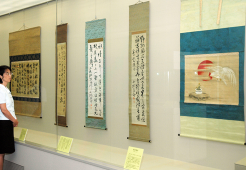 2市1町の画家や書家を紹介する特集展示