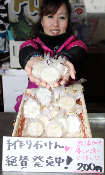 カキを素材に使ったユニークな手作り石けん