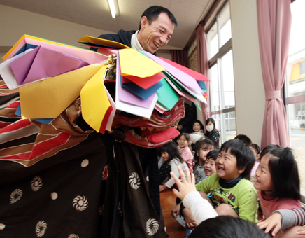 城西幼稚園であった獅子舞訪問