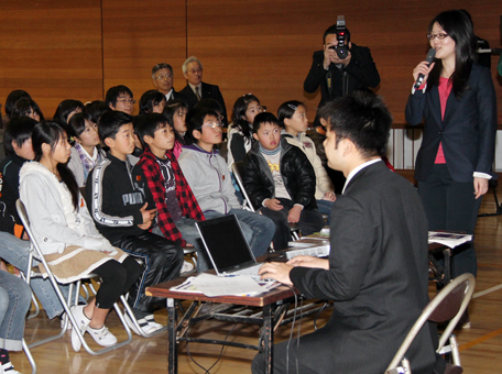 ゲームソフトメーカーの社員が講師を務めた学習会