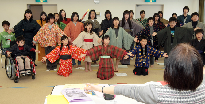 定期演奏会に向けて練習に励む赤穂市児童合唱団