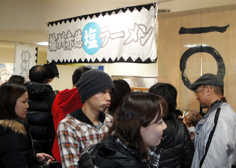 行列が途切れることがなかったという播州赤穂塩ラーメンのブース