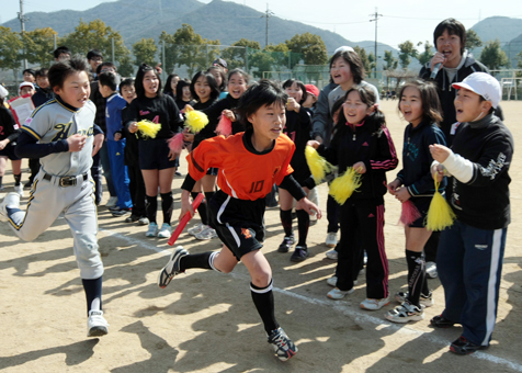 力を合わせて42・195キロを完走した原小学校のフルマラソンリレー