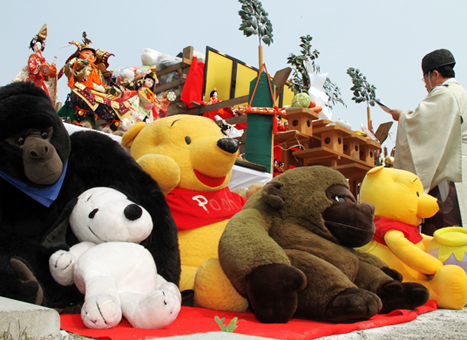 大石神社で行われた人形供養祭