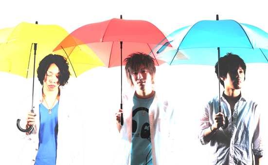 赤穂公演を行う「THE OPENING CLOUD」。左がドラムの中野秀則さん