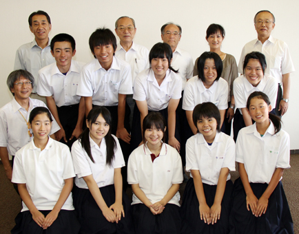 ロッキングハム市へ渡航する中学生の出発報告式