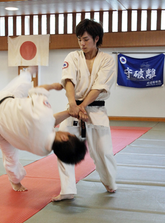 初の国際大会に向けて技に磨きをかける荒木佑馬選手