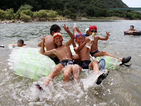 川遊びを満喫した自然観察会