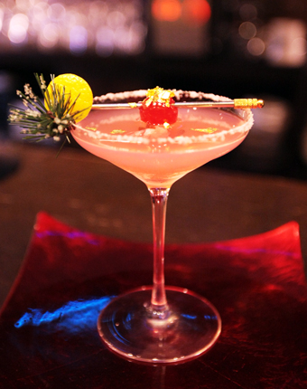 義士への思いを一杯に込めた「忠臣蔵カクテル」