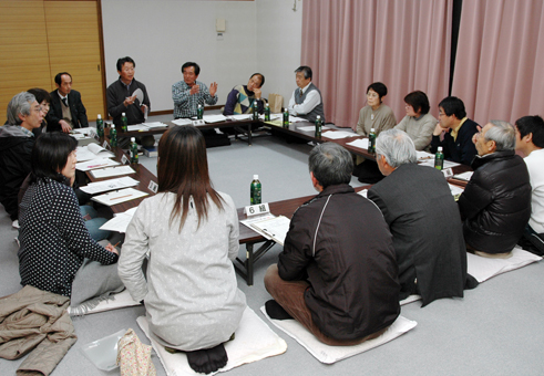 「自主防災世帯台帳」を取りまとめた松原町自治会。13日には地域防災訓練へ向けた打ち合わせた