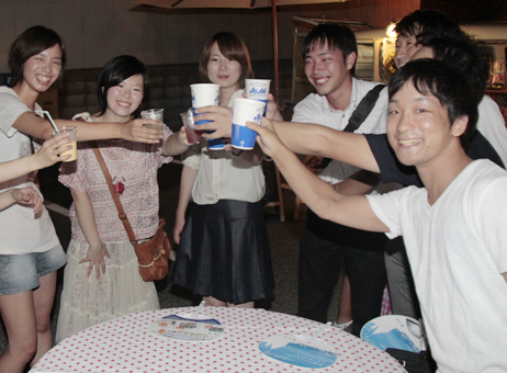 盛況だった街中ビアガーデン「赤穂まちのみ」