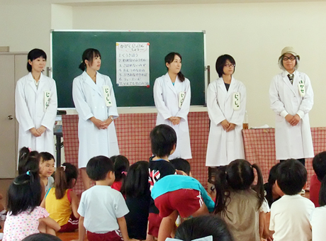 園児に好評だった科学実験ショー=城西幼提供