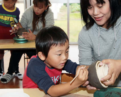 お茶会で使う茶碗を作った親子陶芸教室