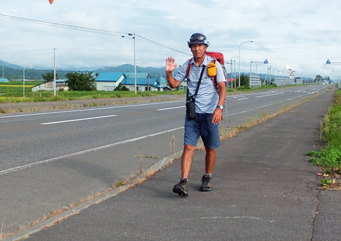 約３０００キロを歩く日本縦断の旅にチャレンジしている司波伸作さん。ブログは「ポレポレ日本！」で検索できる