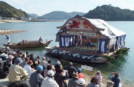 64年ぶりに海上公演が行われた「坂越船檀尻」