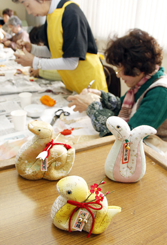 来年の干支の縁起物を作った講習会