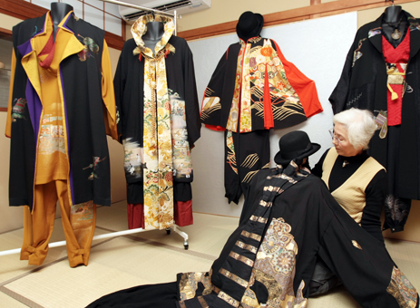 「浜ちりめん」を素材に現代風にアレンジした「絹衣」