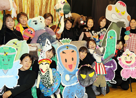 一般向け公演へやる気を高めている高雄幼稚園の人形劇同好会「コロボックル」