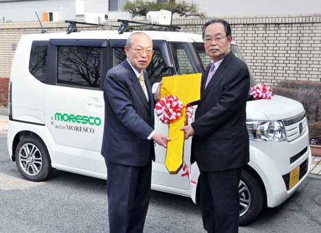 MORESCOから市保健センターへ寄贈された軽自動車