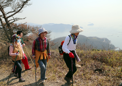 À¥¸ÍÆâ³¤¤äÀé¼ïÀî¤Ê¤É¤Î·Ê¿§¤ò³Ú¤·¤ß¤Ê¤¬¤éÊ⤤¤¿¡ÖÀÖÊæ¥È¥ì¥Ã¥¯¥¦¥©¡¼¥¯¡×