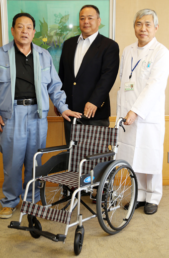 今年も市身体障害者福祉協会がリサイクル運動の収益で贈った車いす